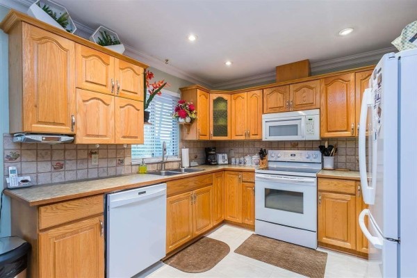30922 Sandpiper Place, Abbotsford, BC V2T5L5 Photo 2