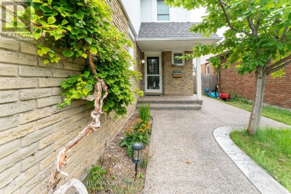 Kitchen - 3098 Driftwood Drive, Burlington, ON L7M1X6 Photo 5