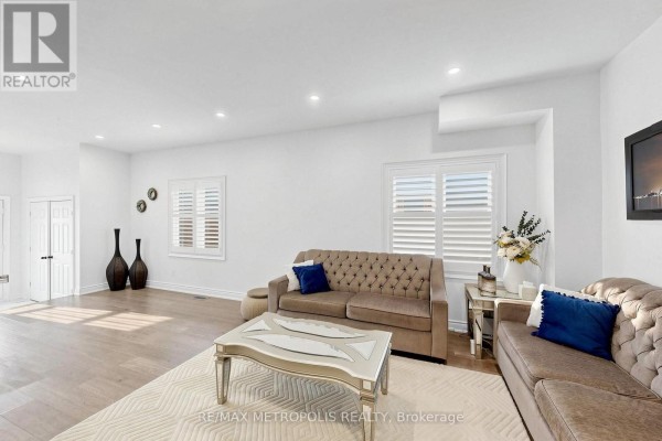 30a Cedar Drive, Toronto, ON, photo 3