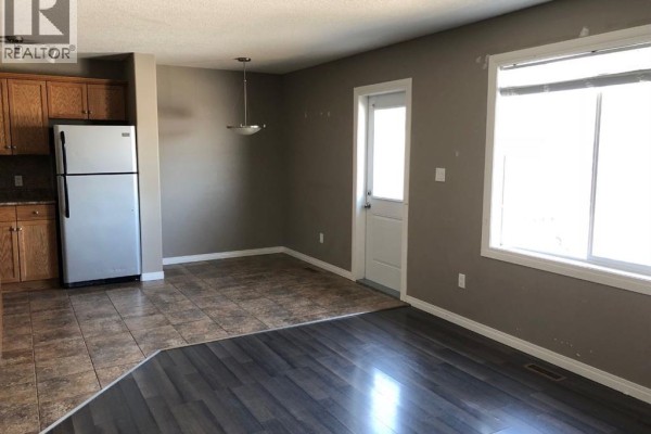 4pc Bathroom - 31, 6802 50 Avenue, Camrose, AB T4V5C7 Photo 5