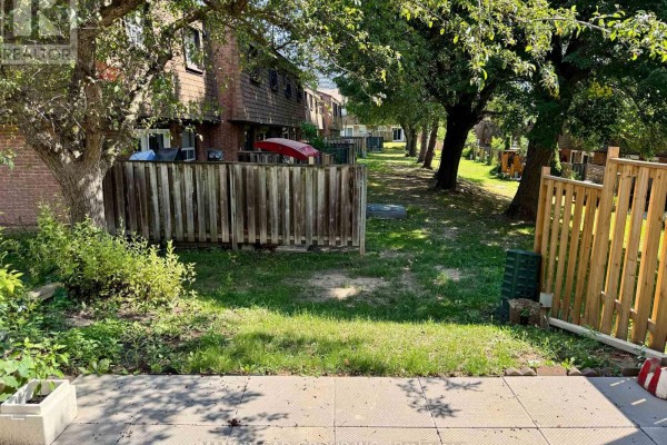 31 - 121 L'amoreaux Drive, Toronto, ON, photo 2