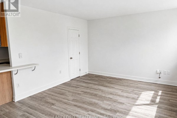 Kitchen - 31 - 140 Springhurst Avenue, Toronto, ON M6K1C1 Photo 3