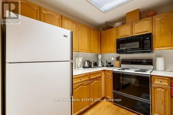 Dining room - 31 - 4636 Blackcomb Way, Bc, BC V8E0H2 Photo 3