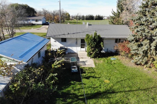 Laundry room - 31 3rd Street, Roland, MB R0G1T0 Photo 5