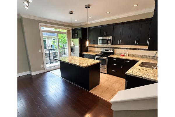 31 6383 140 Street, Surrey, BC V3W0E9 Photo 3