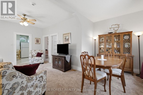 Dining room - 31 Barker Street, London East, ON N5Y1X5 Photo 4