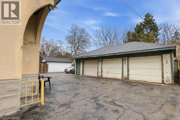 31 Bingeman Street, Kitchener, ON, photo 2