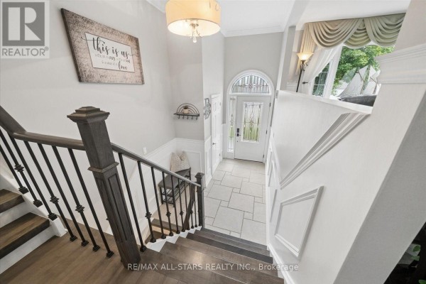 Kitchen - 31 Crown Crescent, Bradford West Gwillimbury, ON L3Z2M7 Photo 5