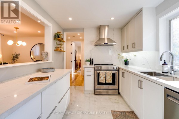 Kitchen - 31 Davies Crescent, Toronto, ON M4J2X7 Photo 3