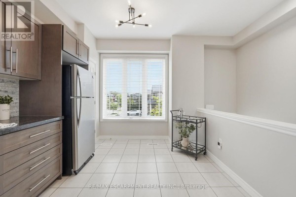 Kitchen - 31 Edenrock Drive, Hamilton, ON L8E0G6 Photo 4