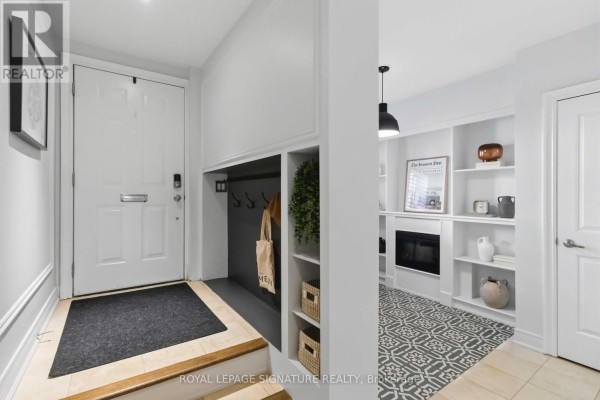 Kitchen - 31 Furrow Lane, Toronto, ON M8Z0A2 Photo 2