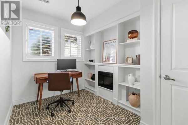 Living room - 31 Furrow Lane, Toronto, ON M8Z0A2 Photo 4