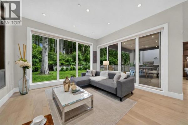 31 Glenmore Drive, West Vancouver, BC V7S1A5 Photo 4