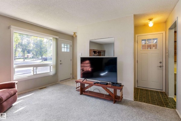 Kitchen - 31 Greenfield Es, St  Albert, AB T8N2G2 Photo 3
