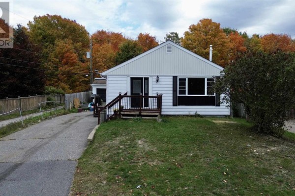 31 Hirshhorn Ave, Elliot Lake, ON, photo 2