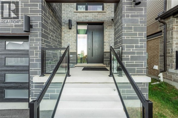 5pc Ensuite bath - 31 Jacob Detweiller Drive, Kitchener, ON N2P0K7 Photo 3