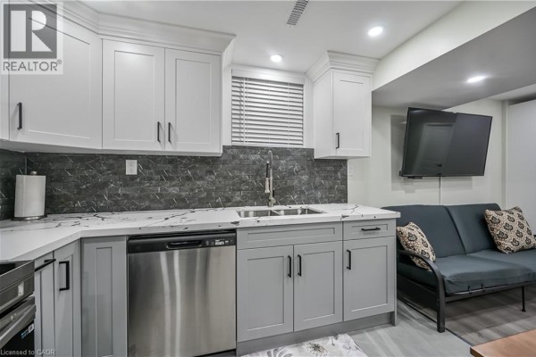 31 Joseph Court Unit# Lower Lvl, Hamilton, ON L9C7J4 Photo 5