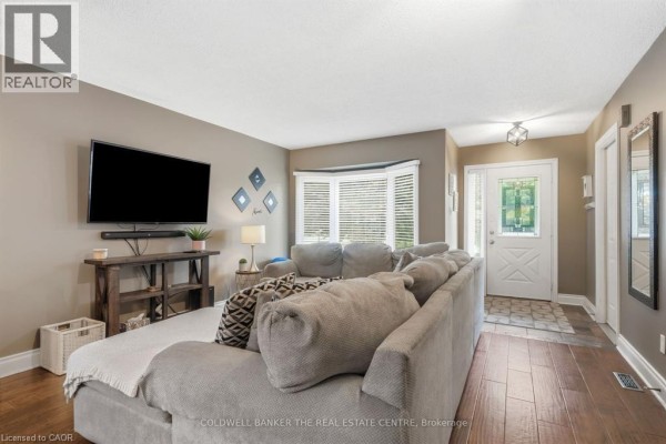 Recreation room - 31 Karsh Crescent, Waterdown, ON  Photo 4