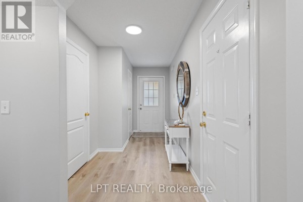 Eating area - 31 Laurendale Avenue, Georgina, ON L4P4A8 Photo 4
