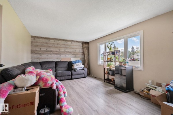 Dining room - 31 Linden St, Spruce Grove, AB T7X2G5 Photo 2