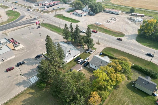 31 Main Street W, Neepawa, MB R0J1H0 Photo 2