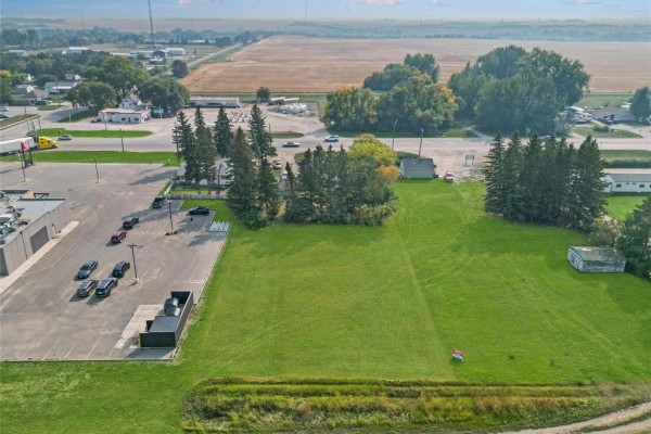 31 Main Street W, Neepawa, MB R0J1H0 Photo 4