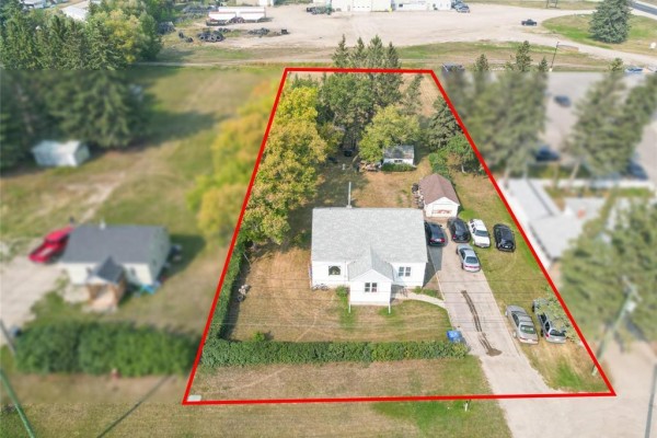 31 Main Street W, Neepawa, MB R0J1H0 Photo 5