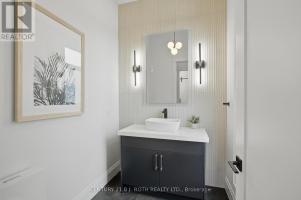 Laundry room - 31 Marni Lane, Springwater, ON L0L2K0 Photo 5