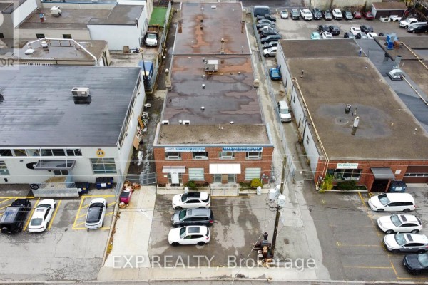 31 Milford Avenue, Toronto, ON M6M2W1 Photo 2