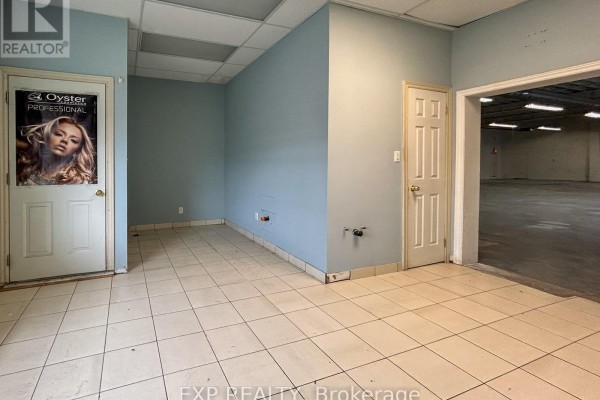 31 Milford Avenue, Toronto, ON M6M2W1 Photo 3