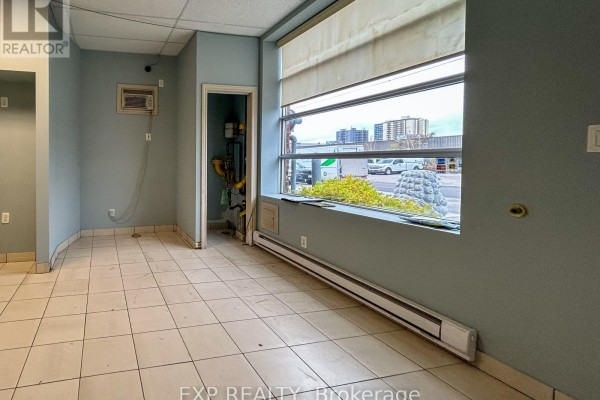 31 Milford Avenue, Toronto, ON M6M2W1 Photo 4