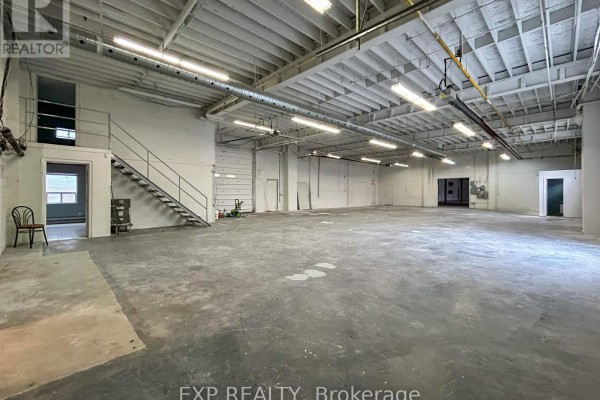 31 Milford Avenue, Toronto, ON M6M2W1 Photo 5