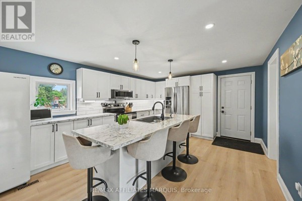 Kitchen - 31 Minto Avenue, Montague, ON K7A2X8 Photo 4