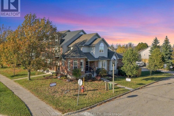 Townhouse for sale at 31 Montgomery Boulevard, Orangeville, ON - MLS® PXDzVh