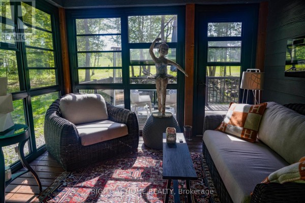 Living room - 31 Morning Flight Court, Greater Madawaska, ON K0J1H0 Photo 4