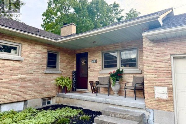 31 Parkwood Drive, Tillsonburg, ON N4G2B7 Photo 2