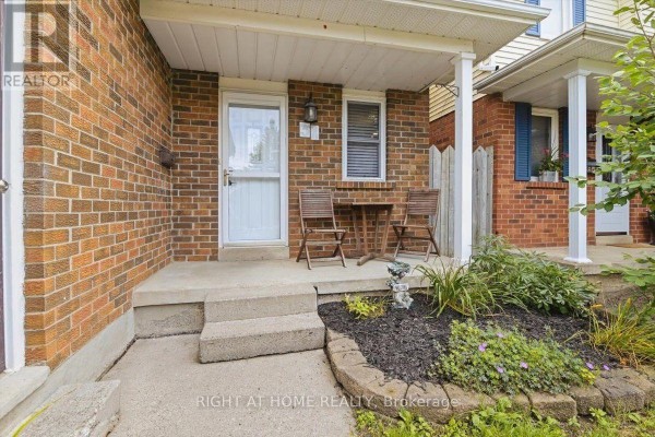 Living room - 31 Prout Drive, Clarington, ON L1C4A3 Photo 2