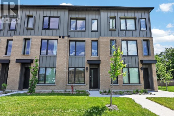 31 Rainwater Lane, Barrie, ON, photo 2