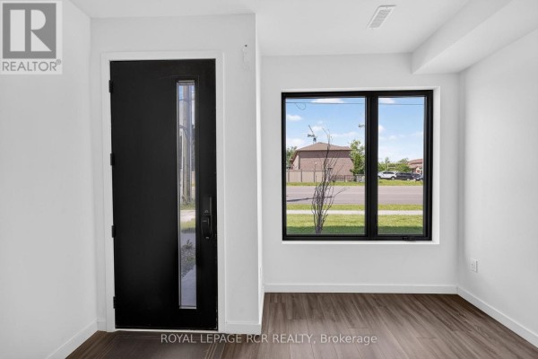Dining room - 31 Rainwater Lane, Barrie, ON L4N9J6 Photo 4