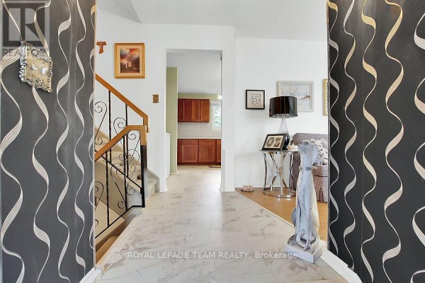 Foyer - 31 Ross Street, Smiths Falls, ON K7A4V7 Photo 4