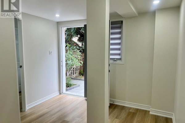 Kitchen - 31 Shining Star Crescent, Toronto, ON M6M5L6 Photo 4