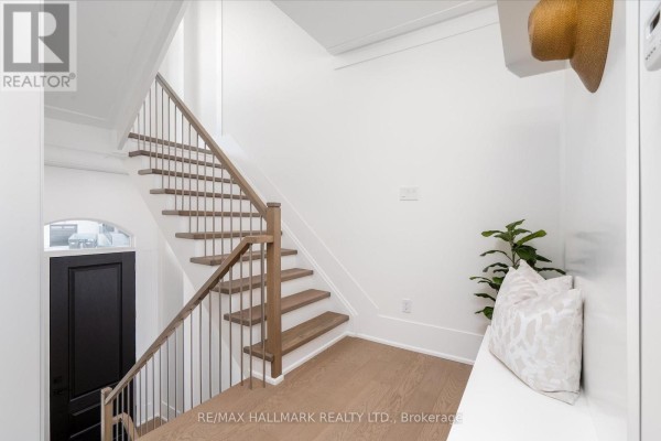 Family room - 31 St.gaspar's Court, Toronto, ON M9L2J7 Photo 5