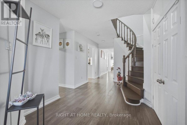 31 Sunbird Boulevard, Georgina, ON L4P3R9 Photo 3