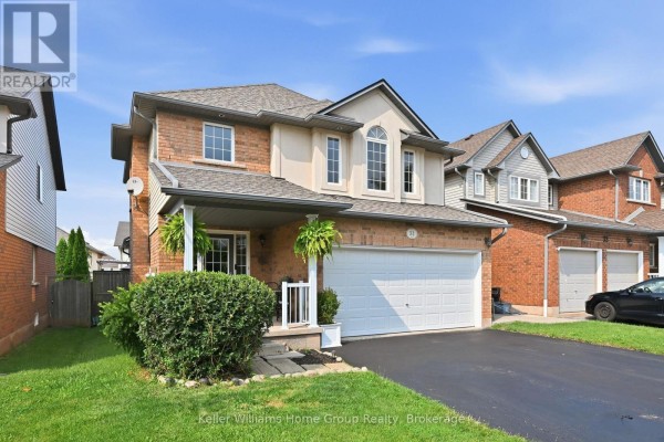 Front view of the house, highlighting the entrance and driveway on a sunny day. - 31 Vinifera Drive, Grimsby