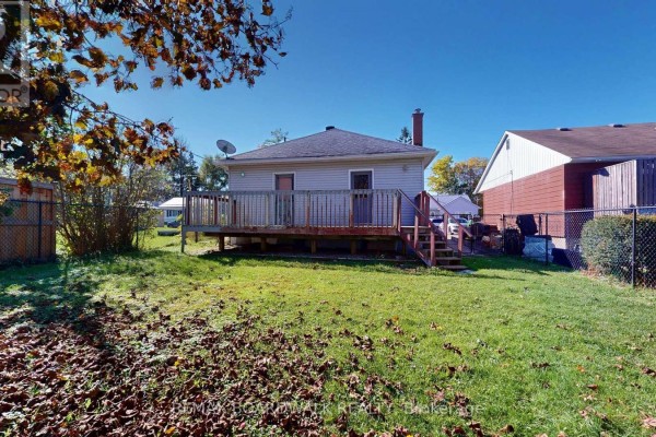 Living room - 31 Wright Crescent, Brockville, ON K6V3W9 Photo 2