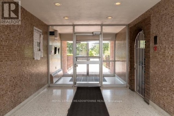 Living room - 310 - 1017 Seneca Avenue, Mississauga, ON L5G3X5 Photo 5