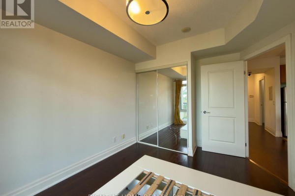 310 - 131 Upper Duke Crescent, Markham, ON L6G0C9 Photo 5