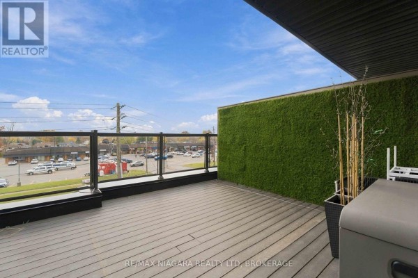 310 - 6065 Mcleod Road, Niagara Falls, ON L2G0Z7 Photo 3