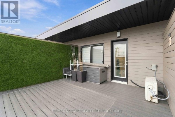 310 - 6065 Mcleod Road, Niagara Falls, ON L2G0Z7 Photo 4