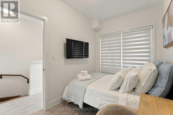 310 - 6065 Mcleod Road, Niagara Falls, ON L2G0Z7 Photo 5
